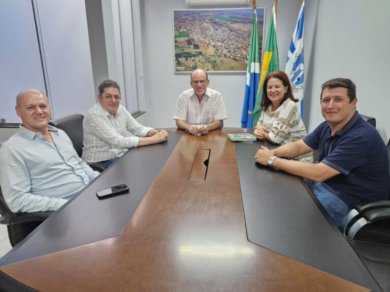 Presidente do CRCMS Visita o Prefeito de Amambai Contador Sérgio