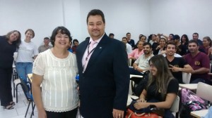 O Presidente do CRC/MS, CT Ruberlei Bulgarelli e a Profª Roseni Macedo, Coordenadora do Curso de Ciências Contábeis da FCG durante a palestra.