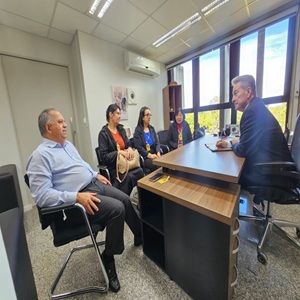 Hoje, os Conselheiros do CRCMS e do CFC Estiveram Reunidos no Gabinete do Deputado Roberto Hashioka