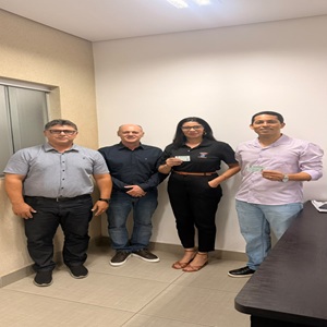Presidente do CRCMS Visita Escritório e Entrega Carteiras em Corumbá